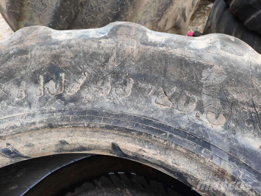 Nokian 710/45-26.5 Gumiabroncsok, kerekek és felnik