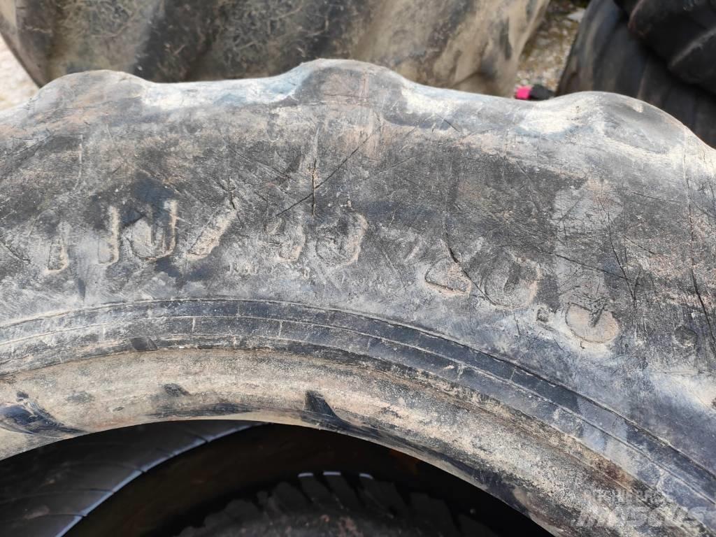 Nokian 710/45R26,5 Gumiabroncsok, kerekek és felnik