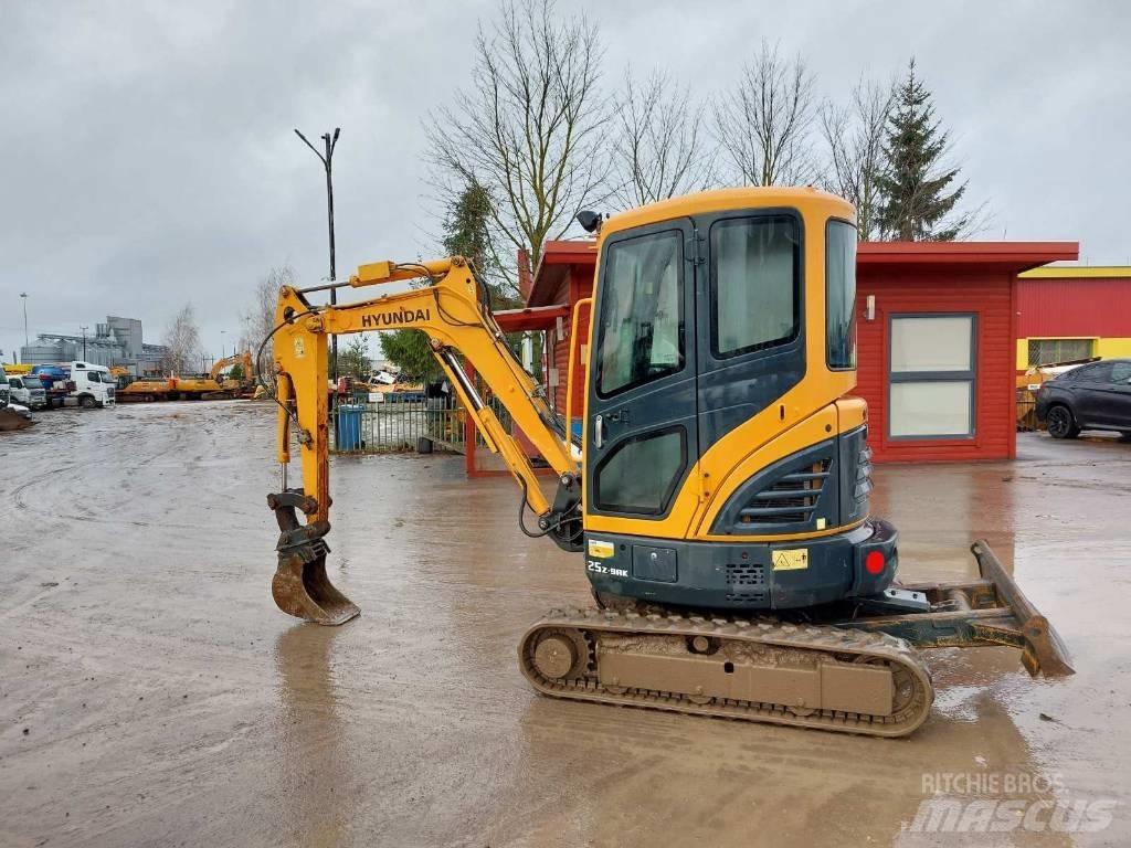 Hyundai R25Z-9AK Mini kotrók < 7t