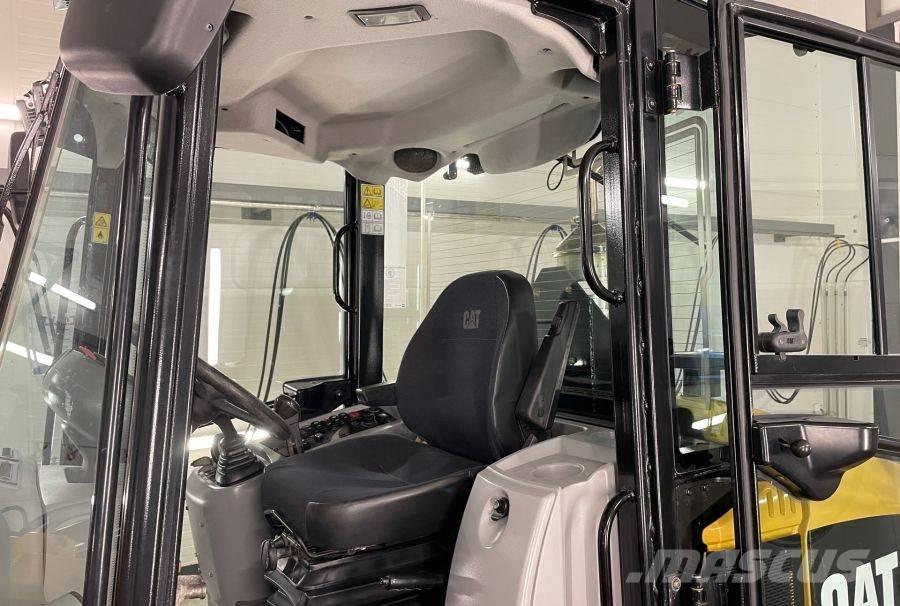 CAT 906 H 2 Gumikerekes homlokrakodók