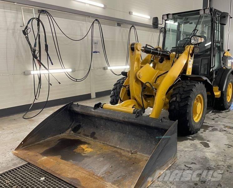 CAT 906 H 2 Gumikerekes homlokrakodók