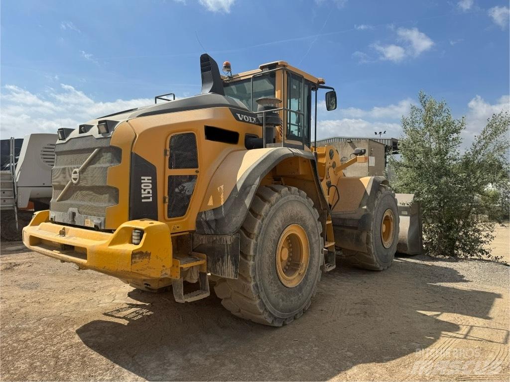Volvo 150H Gumikerekes homlokrakodók