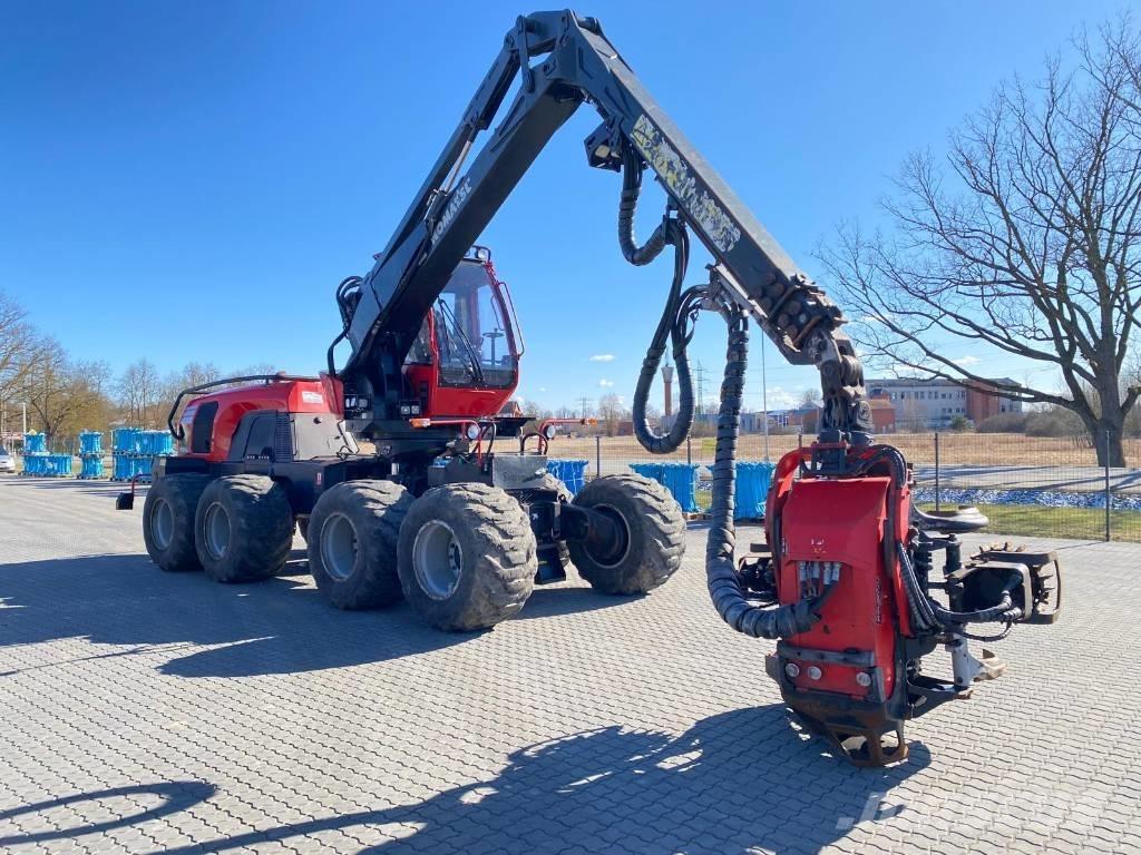 Komatsu 931 XC Betakarítók