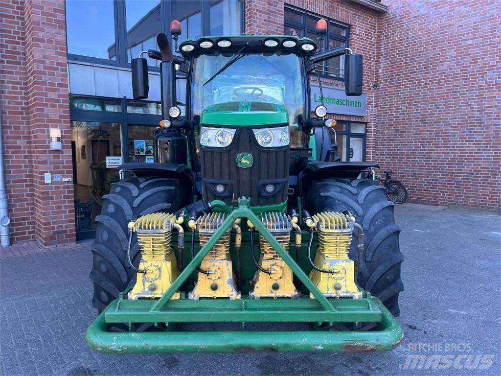 John Deere 6215R Traktorok