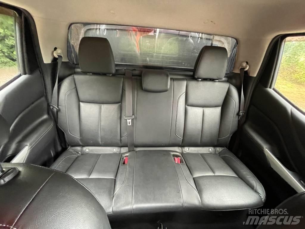 Nissan Navara Kis teherszállító/Platós kocsi