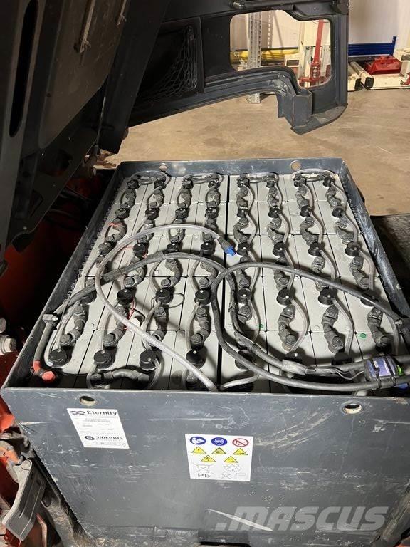 Linde E30/600HL-01 Elektromos targoncák