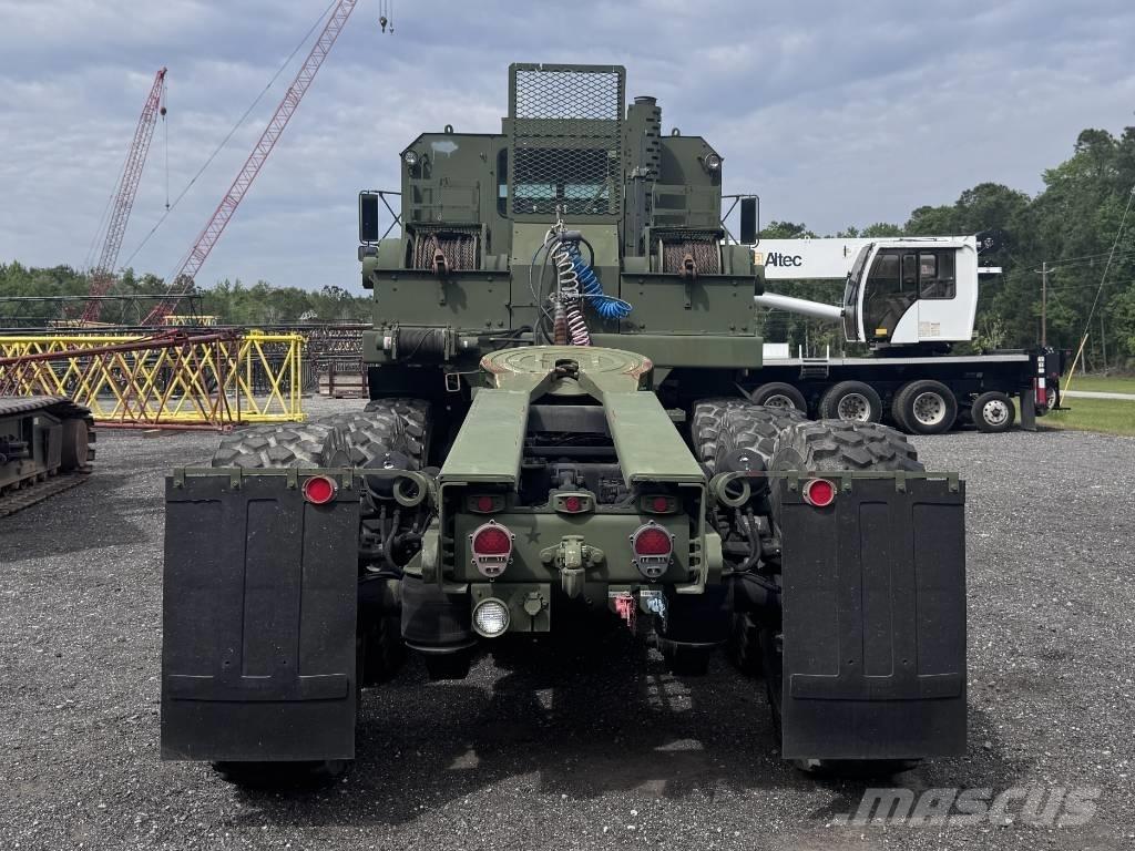 Oshkosh M1070 Nyergesvontatók