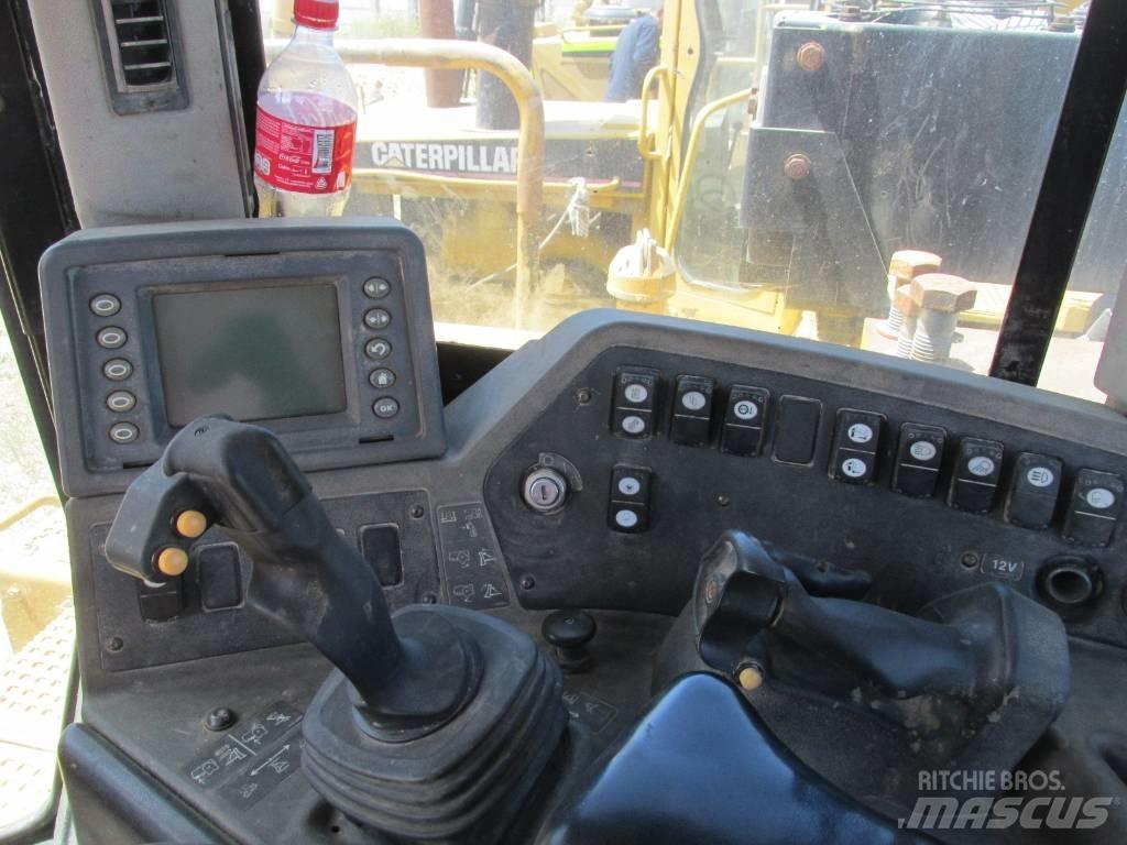 CAT D 9 T lánctalpas dózerek
