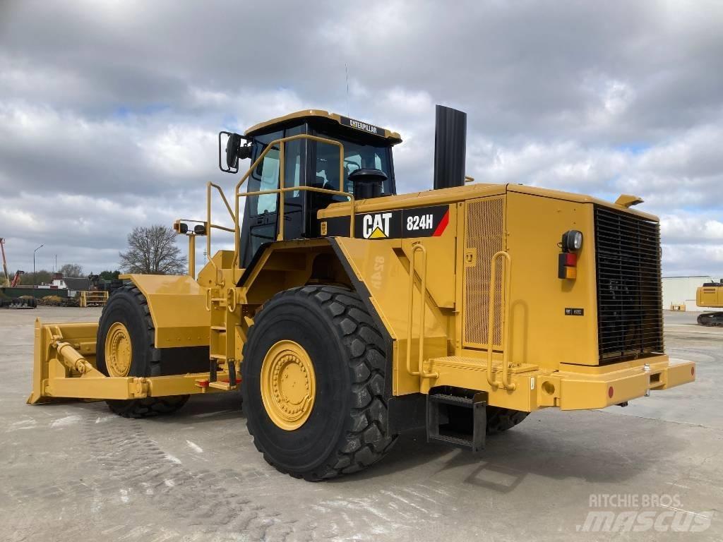 CAT 824 H gumikerekes dózer
