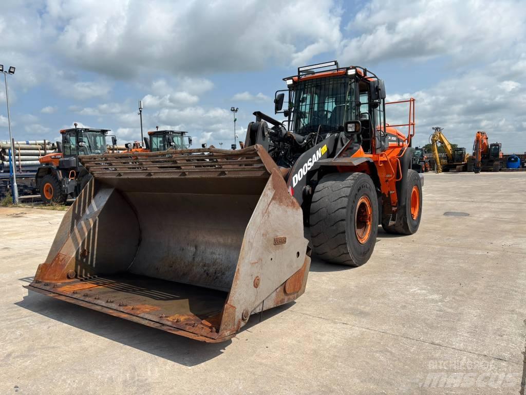 Doosan DL 300-5 Gumikerekes homlokrakodók