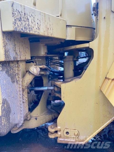 CAT 980 F Gumikerekes homlokrakodók