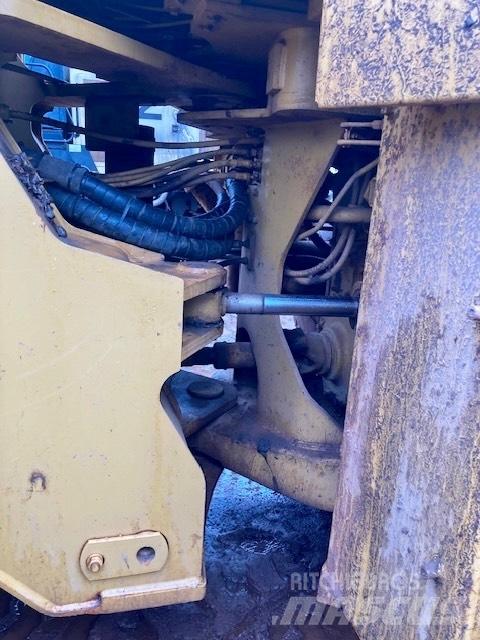 CAT 980 F Gumikerekes homlokrakodók