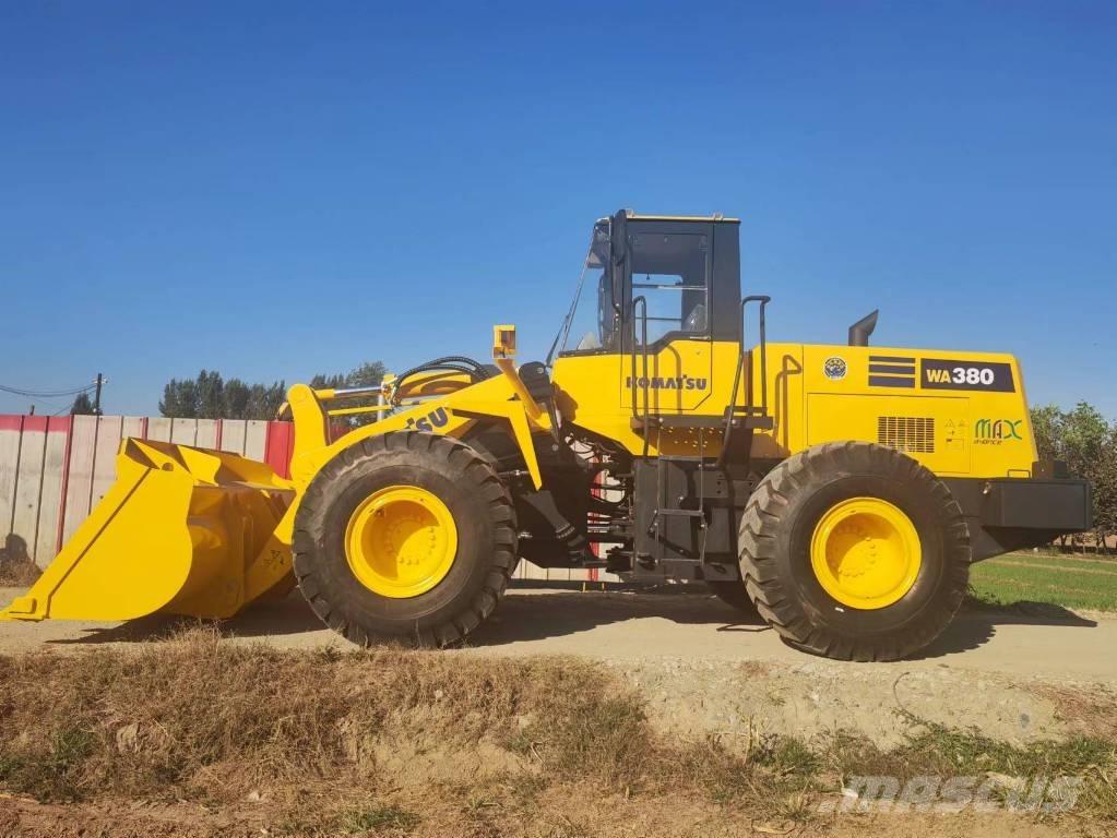 Komatsu WA 320 Gumikerekes homlokrakodók
