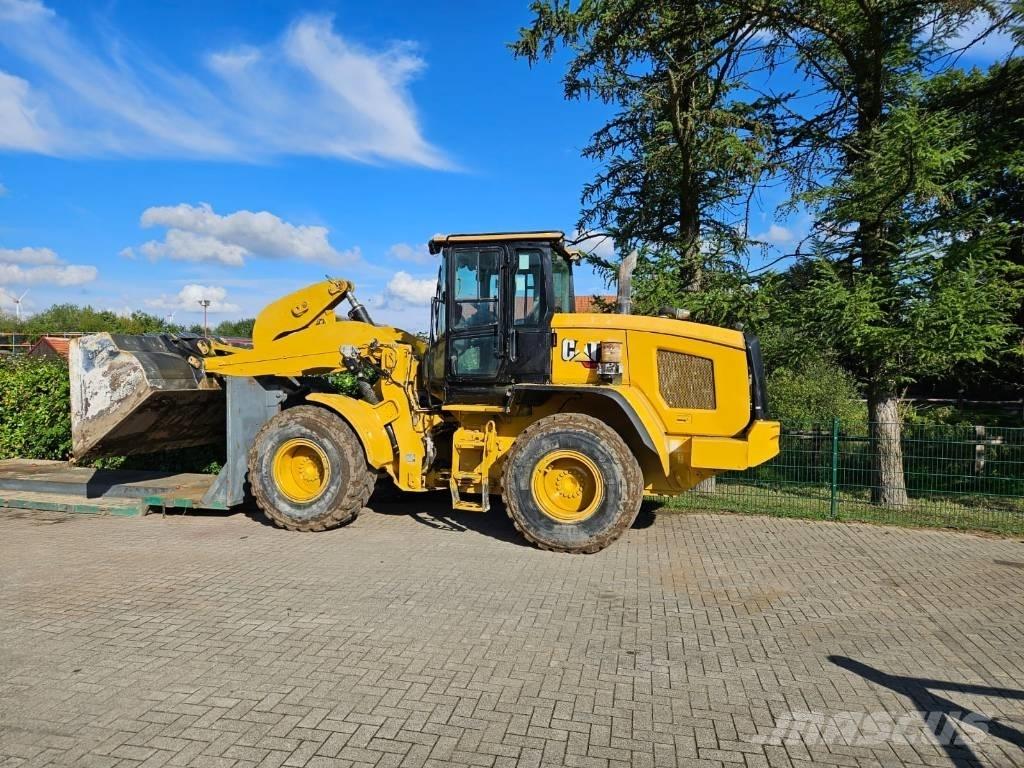 CAT 930 M Gumikerekes homlokrakodók