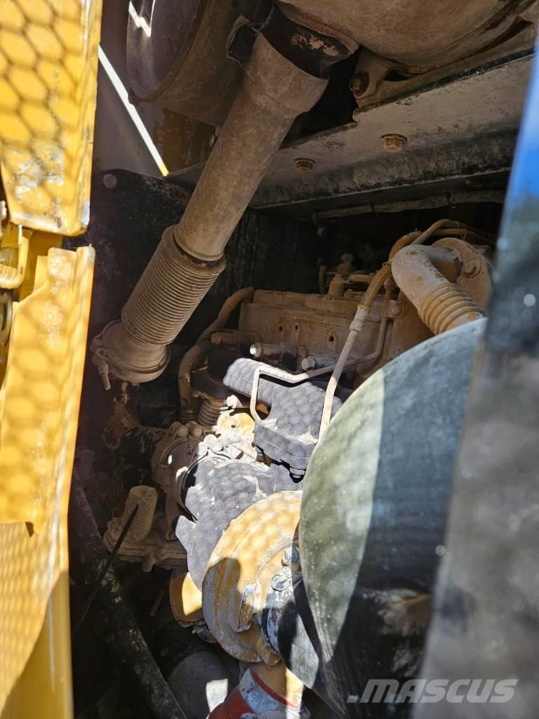 CAT 930 M Gumikerekes homlokrakodók
