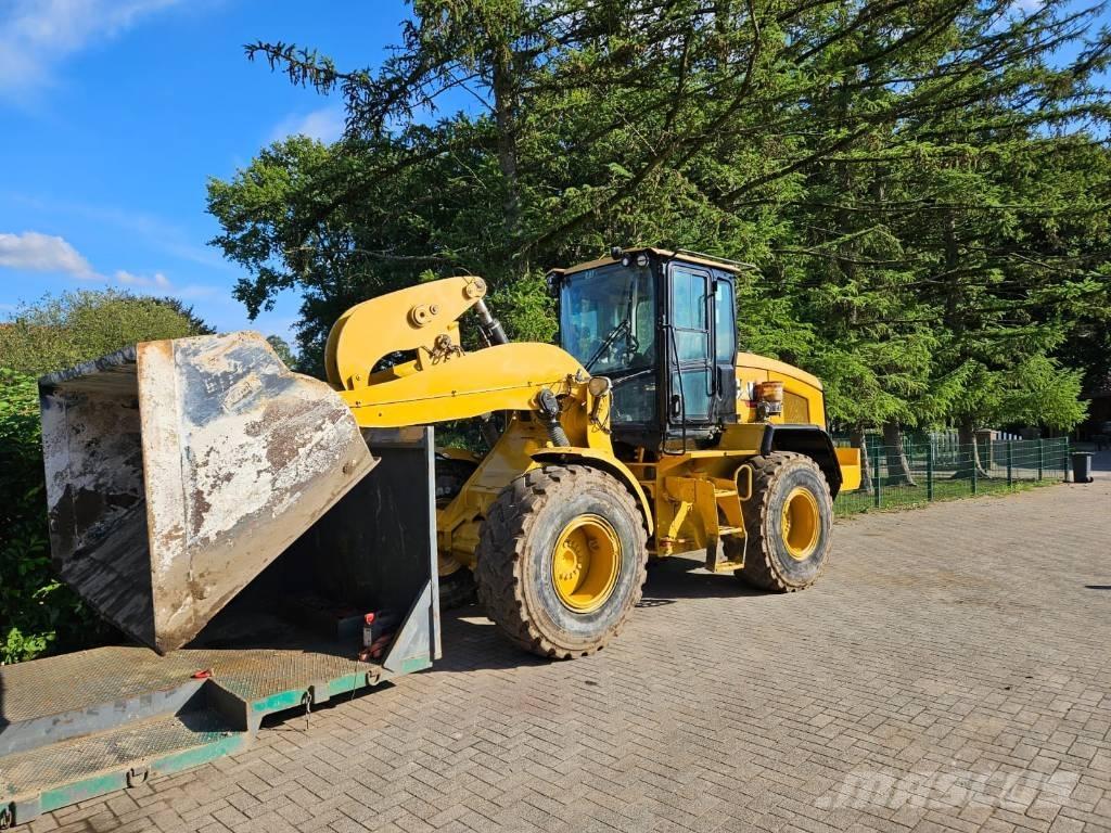 CAT 930 M Gumikerekes homlokrakodók