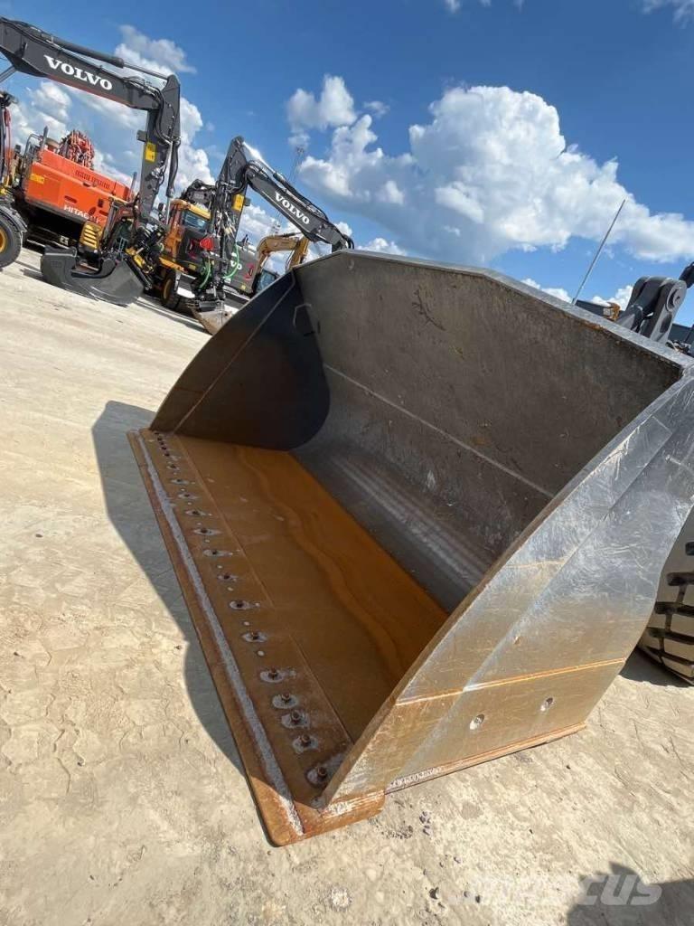 Volvo L 220 H Gumikerekes homlokrakodók