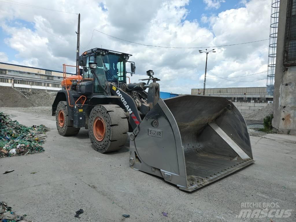 Doosan DL 320-7 Gumikerekes homlokrakodók