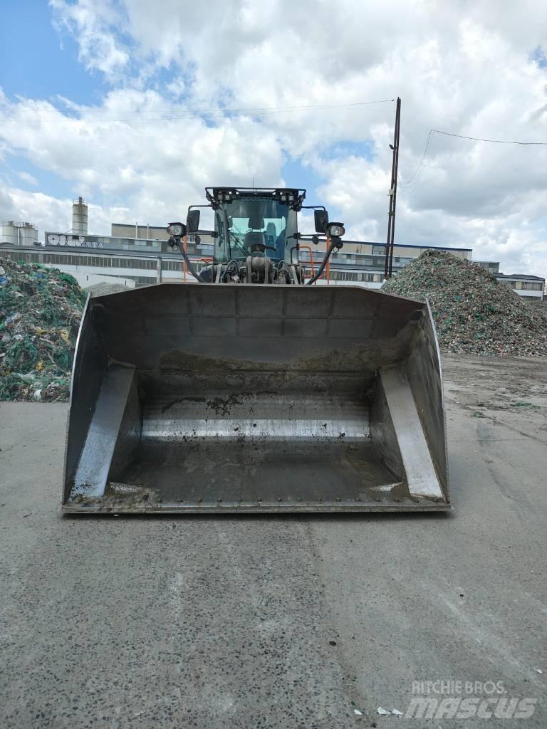 Doosan DL 320-7 Gumikerekes homlokrakodók