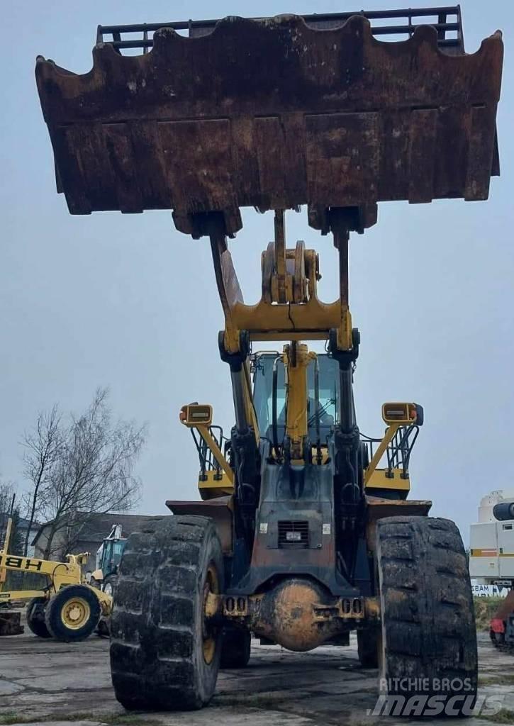 Komatsu WA 600-6 Gumikerekes homlokrakodók
