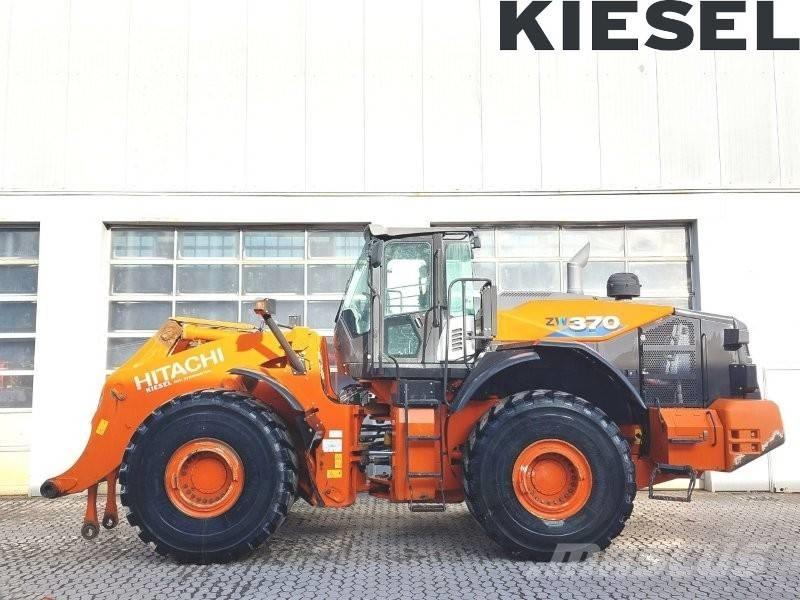 Hitachi ZW 370-6 Gumikerekes homlokrakodók