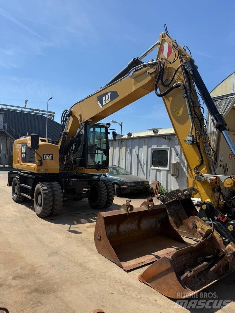 CAT M 318 F Gumikerekes kotrók