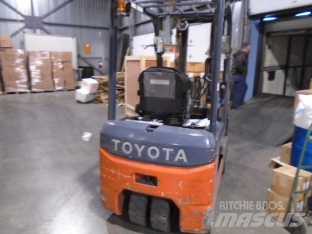 Toyota 8FBE20U Elektromos gyalogkíséretű targoncák