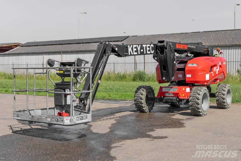 Manitou 200 ATJ e Karos emelők