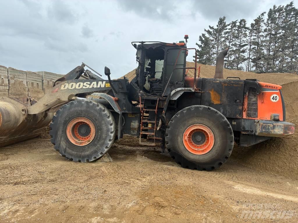 Doosan 420-5 Gumikerekes homlokrakodók