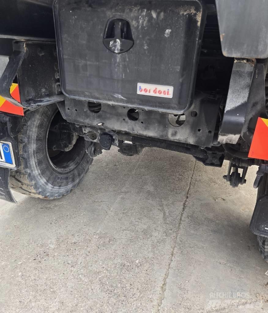 Unimog U20 Billenős furgonok