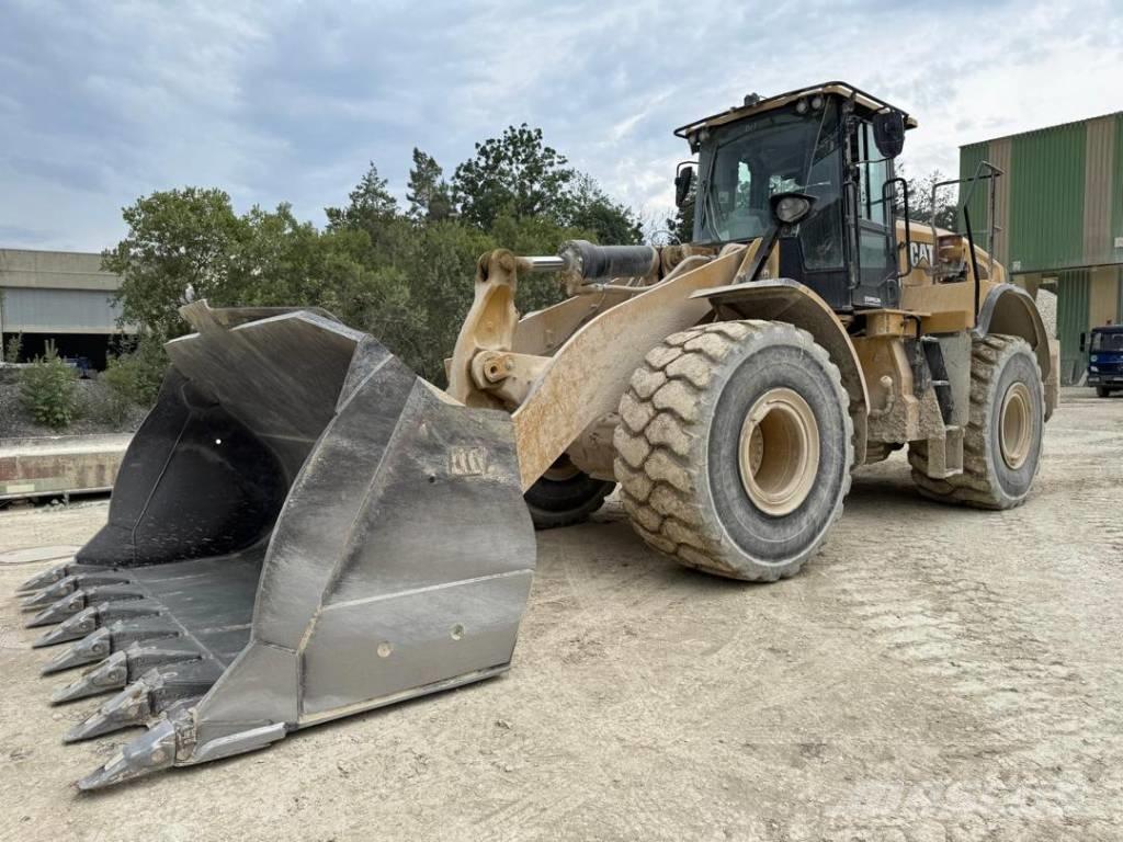 CAT 972M Gumikerekes homlokrakodók