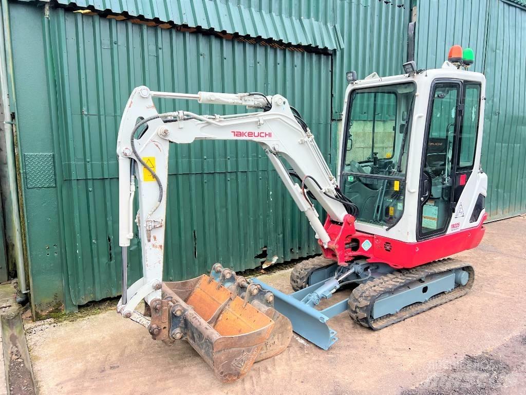 Takeuchi TB225 Mini kotrók < 7t