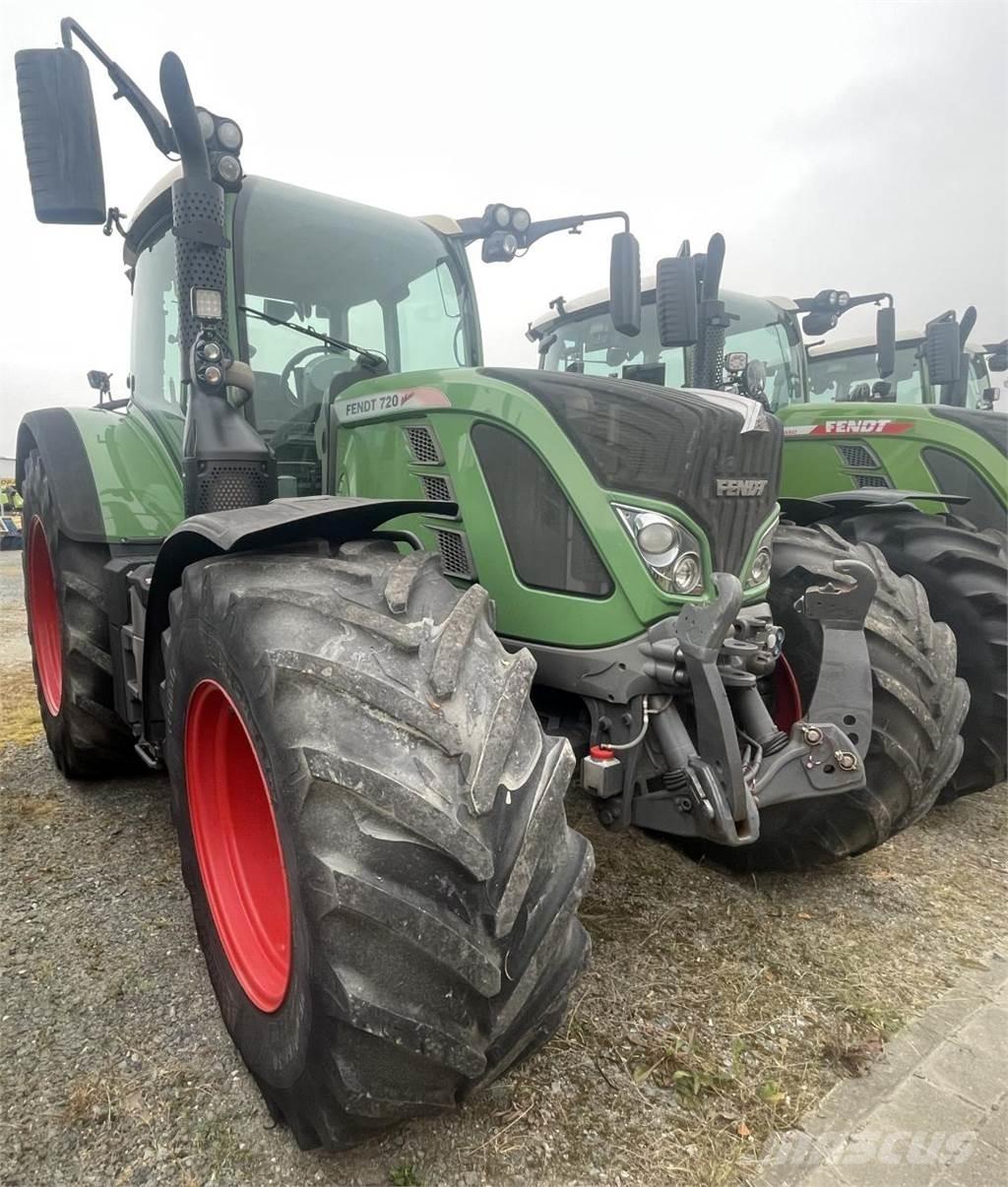 Fendt 820 Vario Traktorok