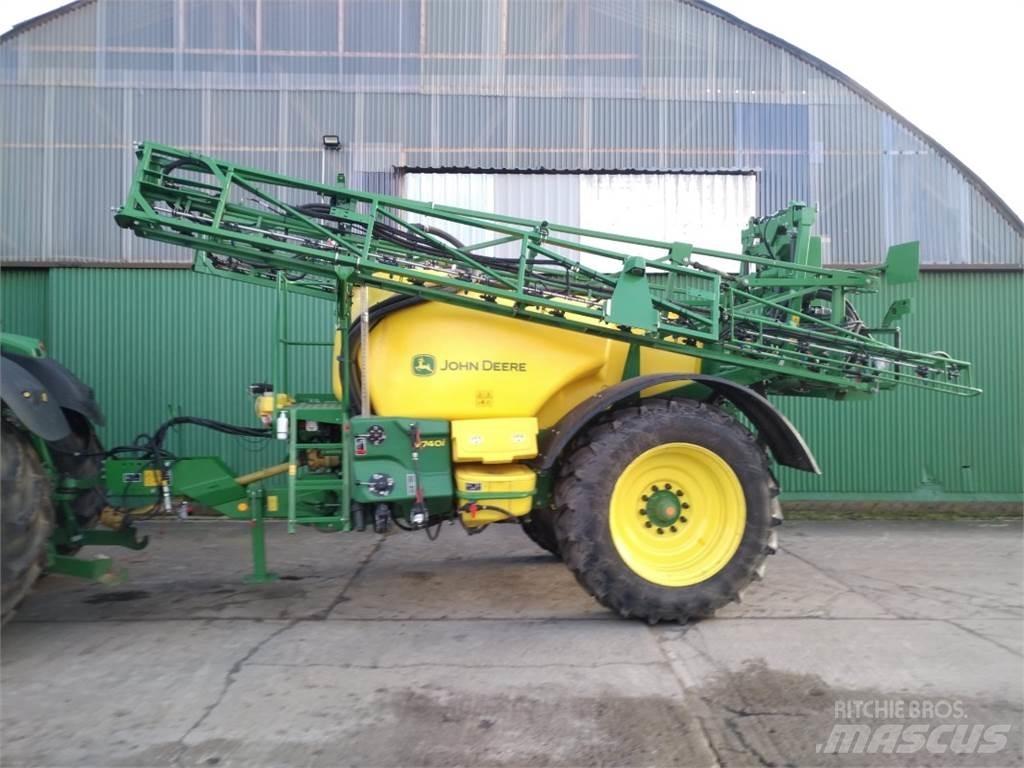 John Deere 740i Vontatott trágyaszórók