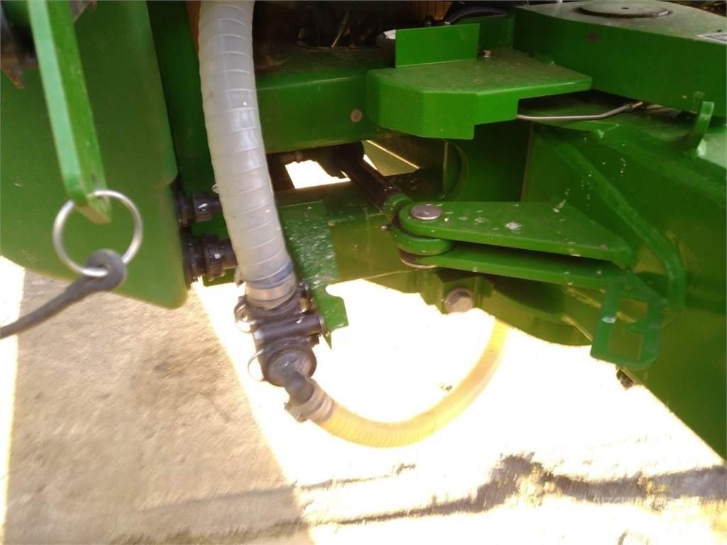 John Deere 740i Vontatott trágyaszórók