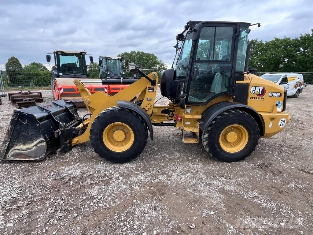 CAT 908M Gumikerekes homlokrakodók