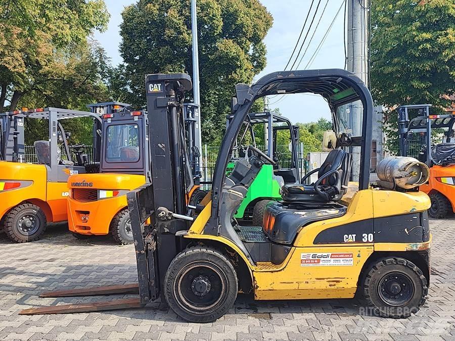 CAT GP30N Gázüzemű targoncák
