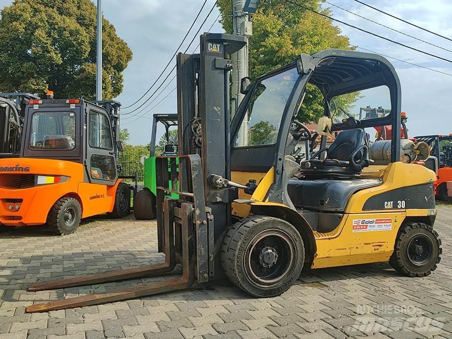 CAT GP30N Gázüzemű targoncák