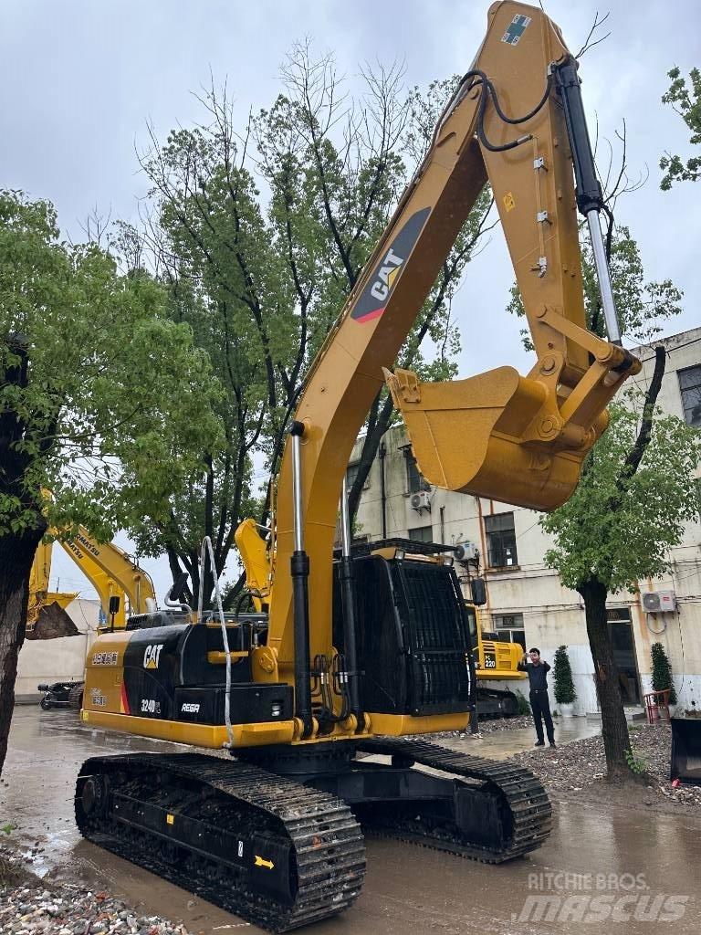 CAT CAT324D Közepes (midi) kotrók 7 t - 12 t