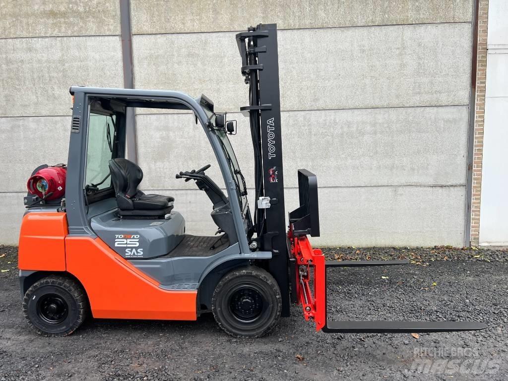 Toyota 02-8 FGF 25 Gázüzemű targoncák