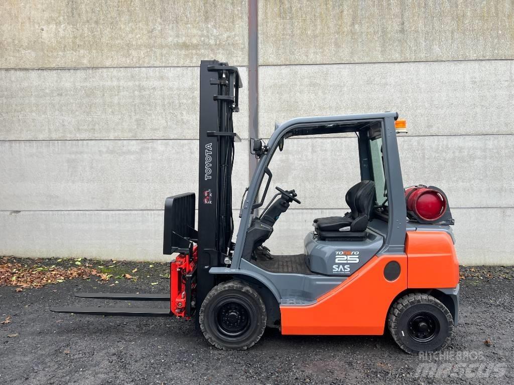 Toyota 02-8 FGF 25 Gázüzemű targoncák