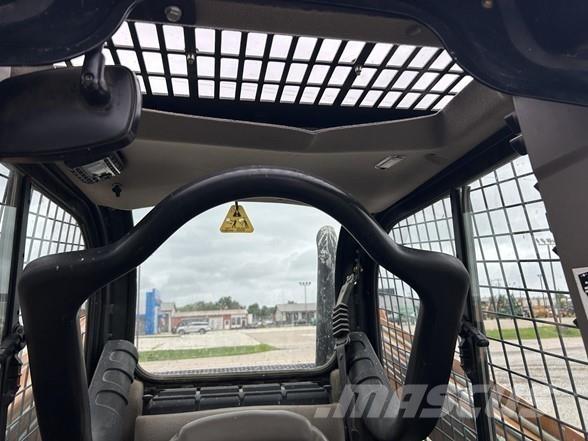 CASE SR220 Kompaktrakodók