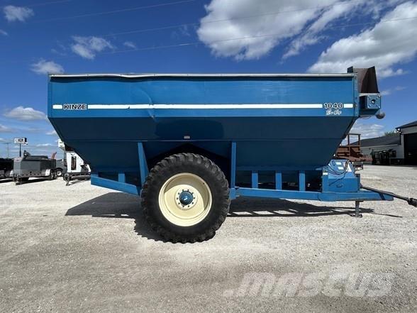 Kinze 1040 Gabona átrakó kocsik