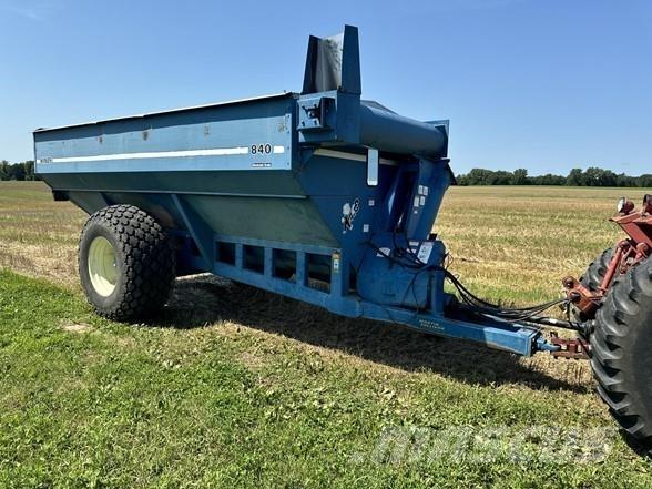 Kinze 840 Gabona átrakó kocsik