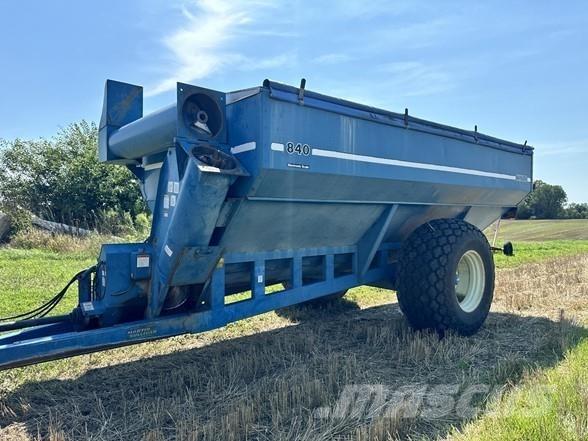 Kinze 840 Gabona átrakó kocsik