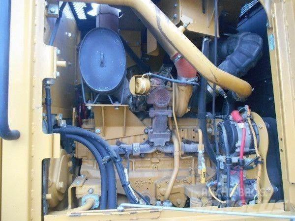CAT 140M Gréderek