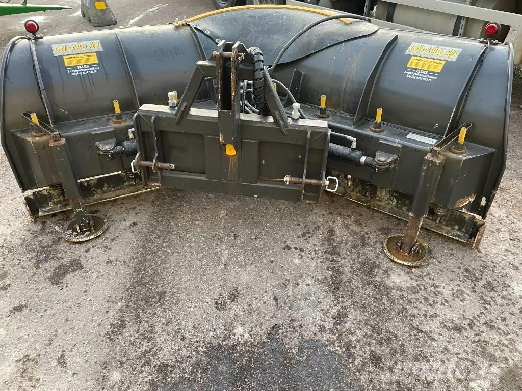 Uni-väg UV 320 Hóeltakarítók