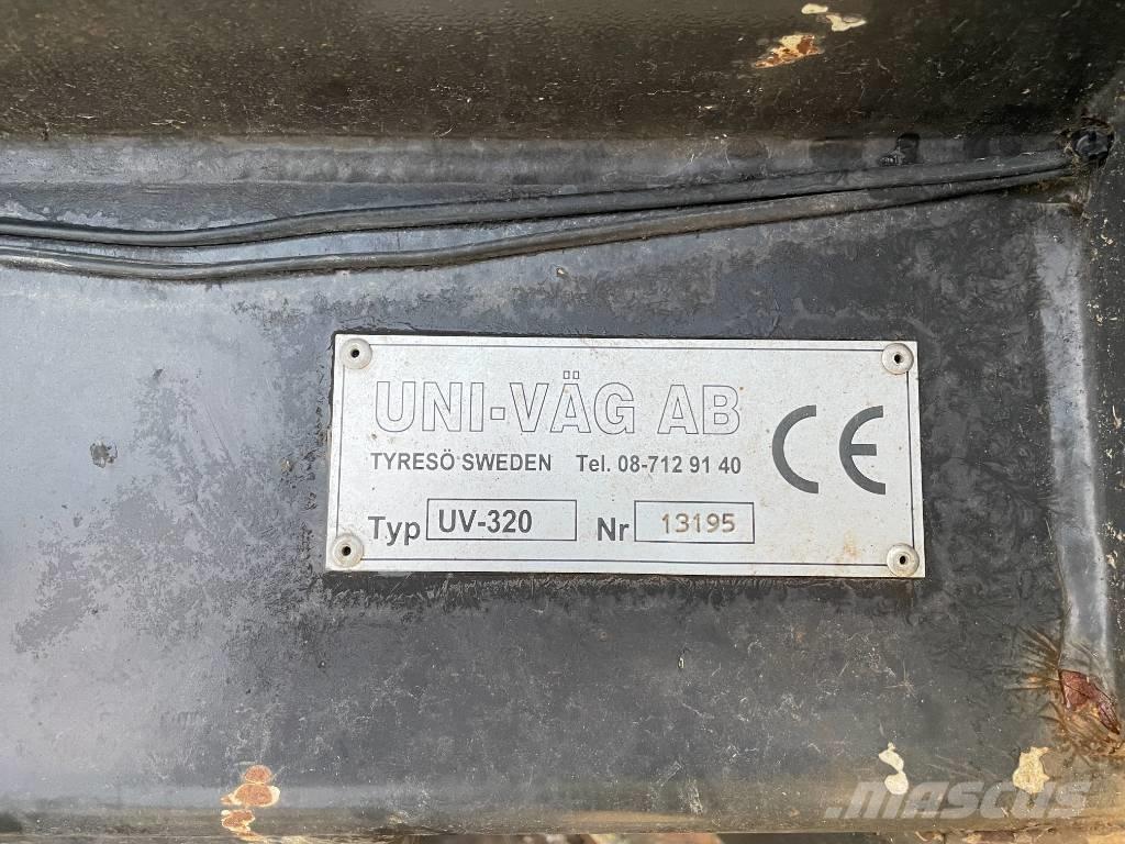 Uni-väg UV 320 Hóeltakarítók