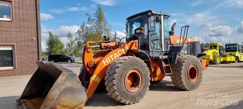 Hitachi ZW 220 Gumikerekes homlokrakodók
