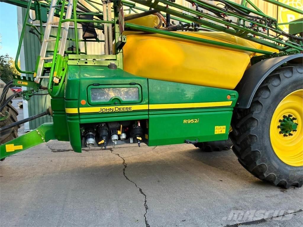 John Deere R952i Vontatott trágyaszórók